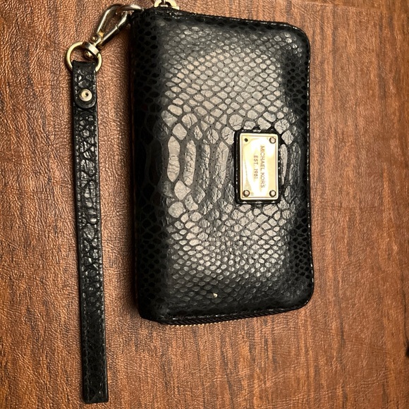Michael Kors Handbags - Michael Kors Black Snakeskin Print Leather‎ Zip Around Wallet Wristlet